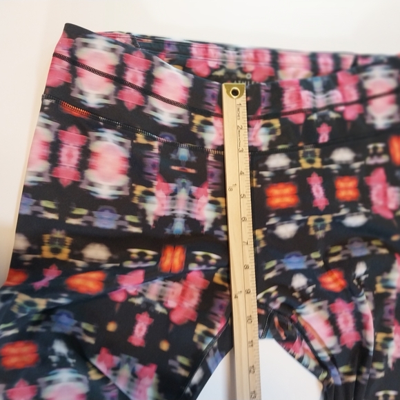 Athleta Size XL Multicolor Abstract Leggings - Picture 8 of 10